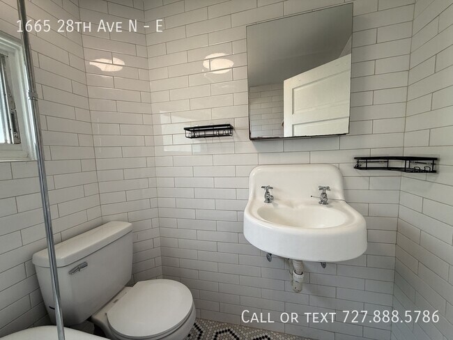 Building Photo - 1665 28th Ave N