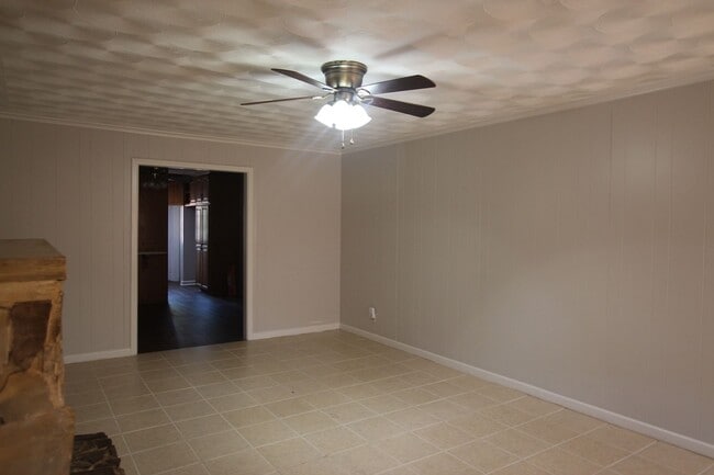 Building Photo - 1424 E Houston St