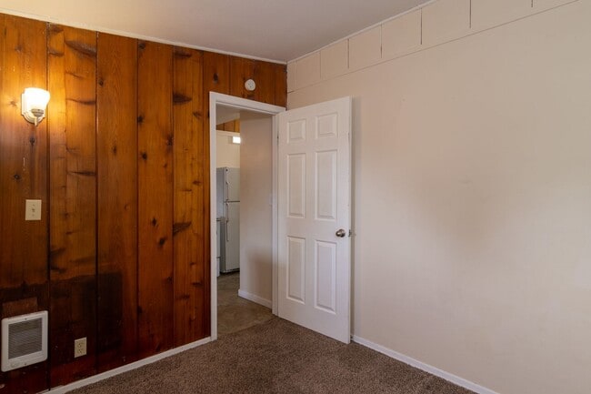 Building Photo - Charming 3 Bedroom 2 Bath House Near EWU!!