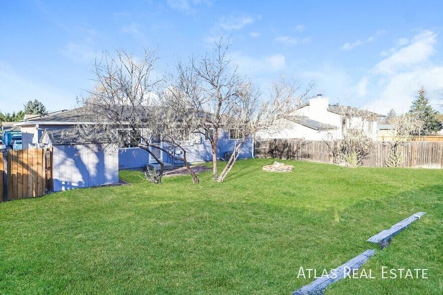 Building Photo - 730 S Oakland St