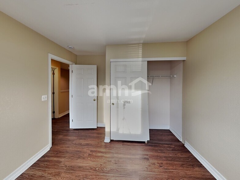 Building Photo - 13945 Jasmine St