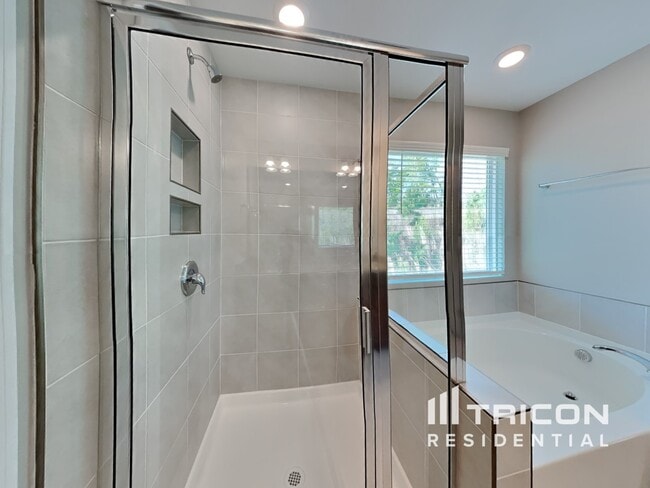 Building Photo - 217 Cliffview Dr
