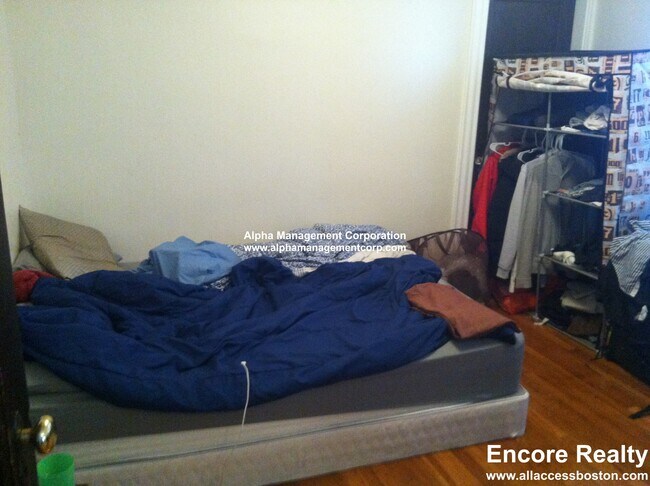 Building Photo - 349 Pleasant St