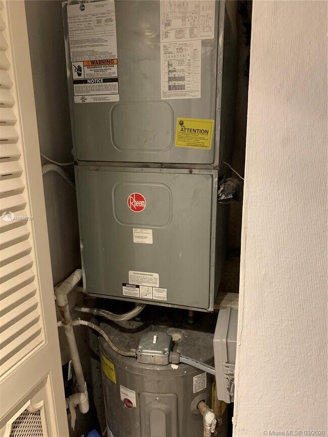 Building Photo - 1750 W 46th St