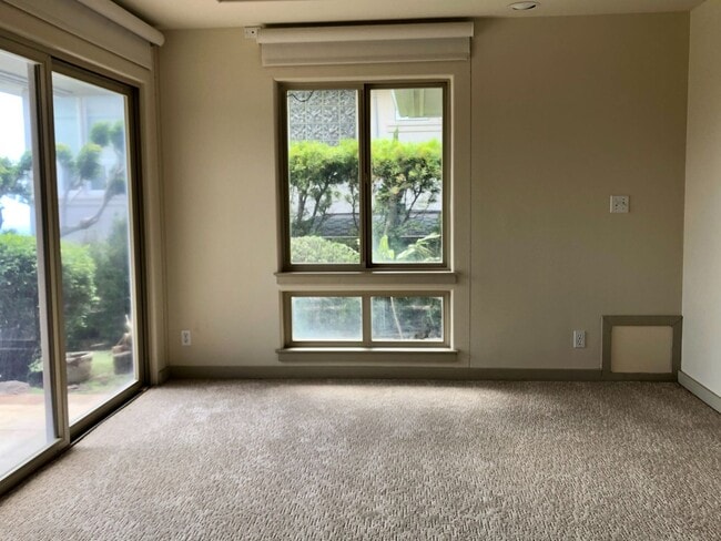 Building Photo - 3/2.5/2 Home - Located in the Beautiful Gated Community at Kahalakua- Endless Views!