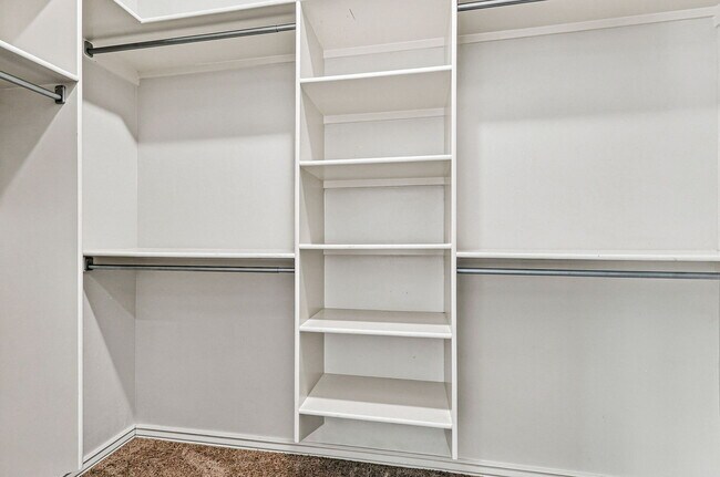 Building Photo - 3203 Red Orchard Dr