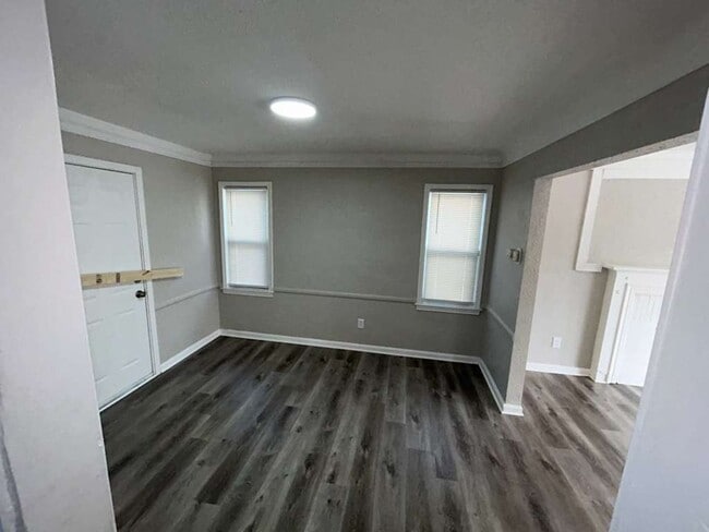 Building Photo - Spacious 3-Bedroom Colonial