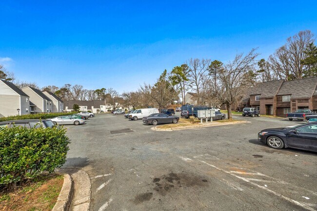 Building Photo - Convenient 1 Bedroom, 1 Bath first-floor condo located in Pawtuckett on the Green near the airpor...