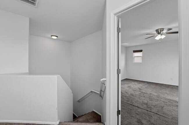 Building Photo - 2220 S Ponderosa Dr