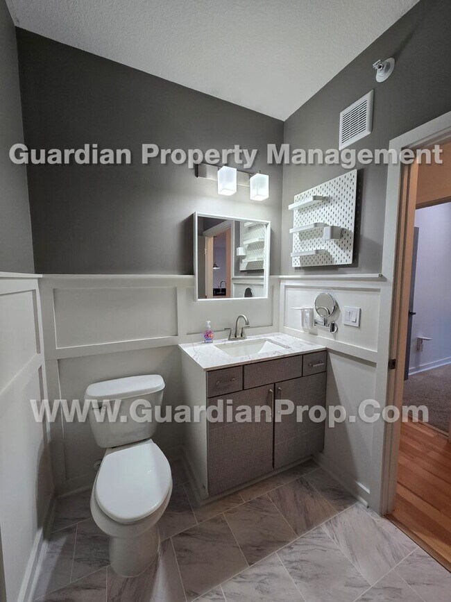 Building Photo - St Louis Park Condo, Heated Garage Space Included, Dishwasher, In Unit Laundry