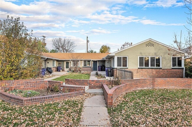 Building Photo - Spacious 3 bed 2 bath home in Denver