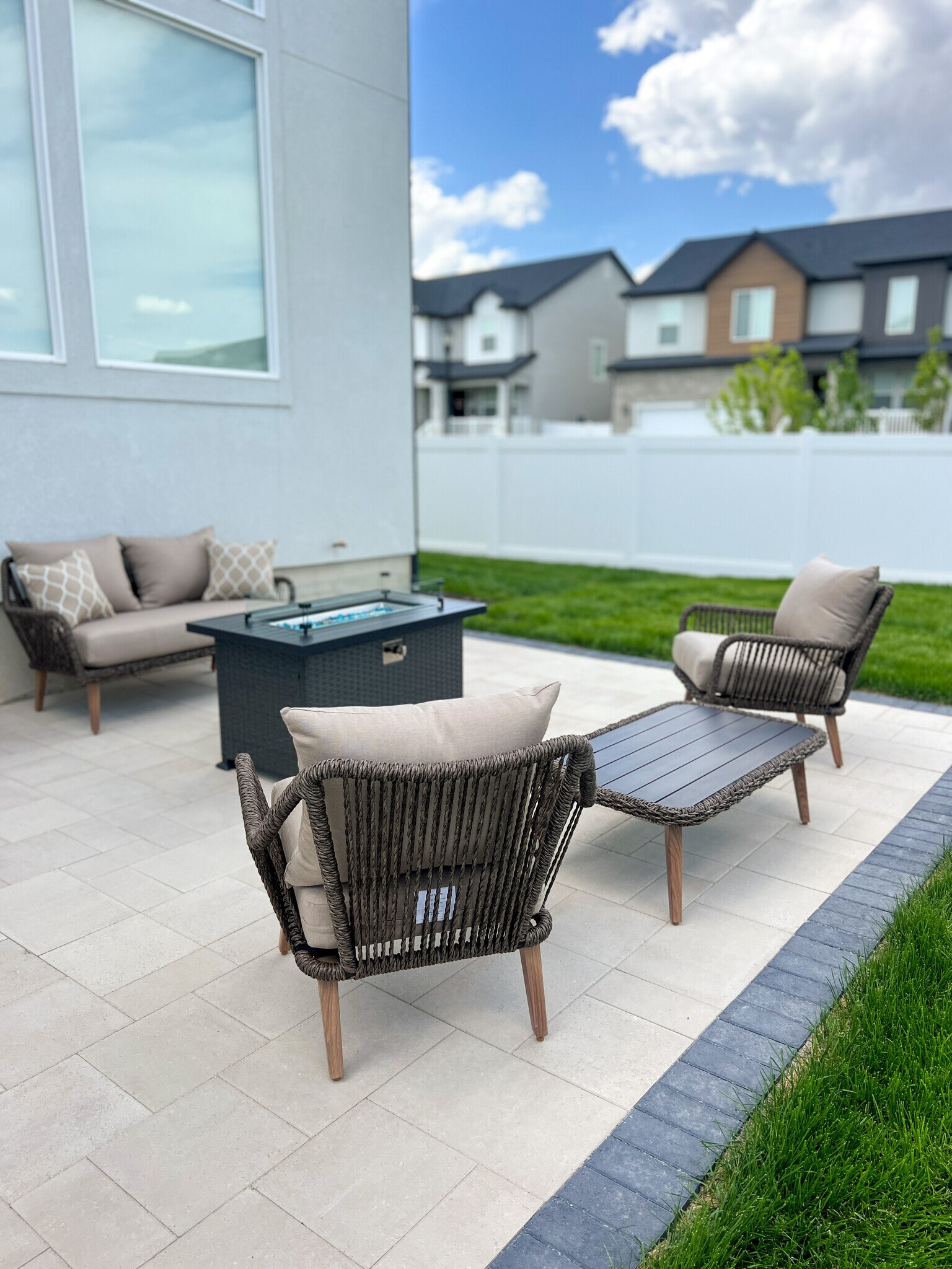 Building Photo - 118 N Lasalle Dr