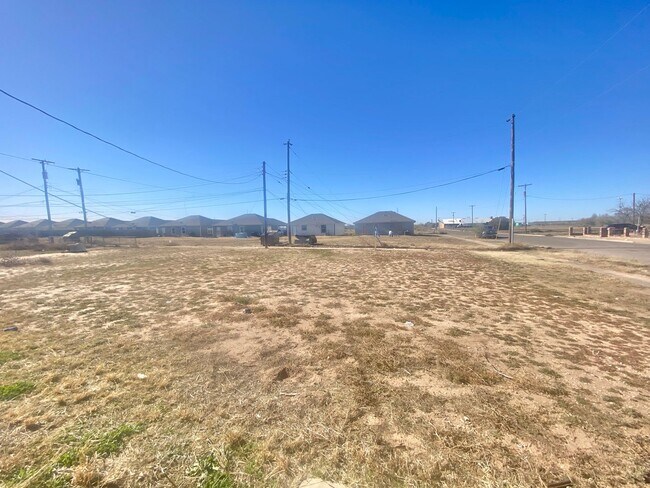 Building Photo - 802 Vanda Ave