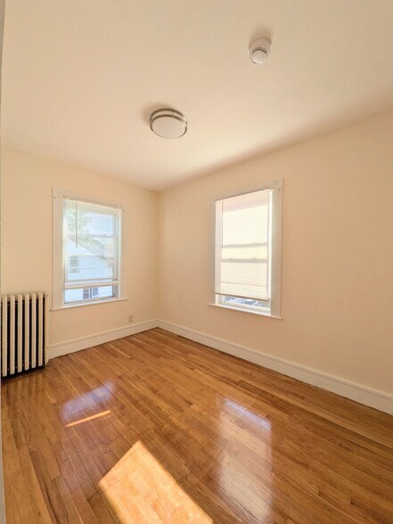 Building Photo - 110 Murdock St