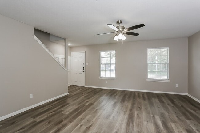 Building Photo - 2431 Fox River Ln