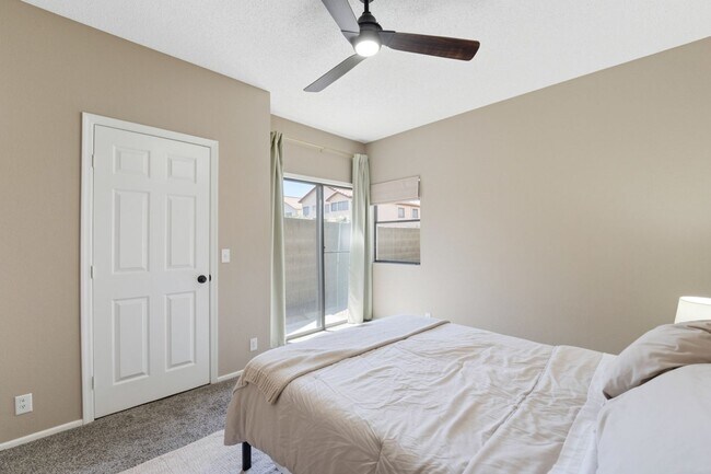 Building Photo - Move-in-ready home available furnished or unfurnished to suit your lifestyle!!
