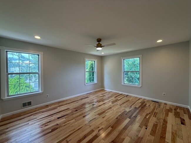 Building Photo - 271 Edgeware Ct