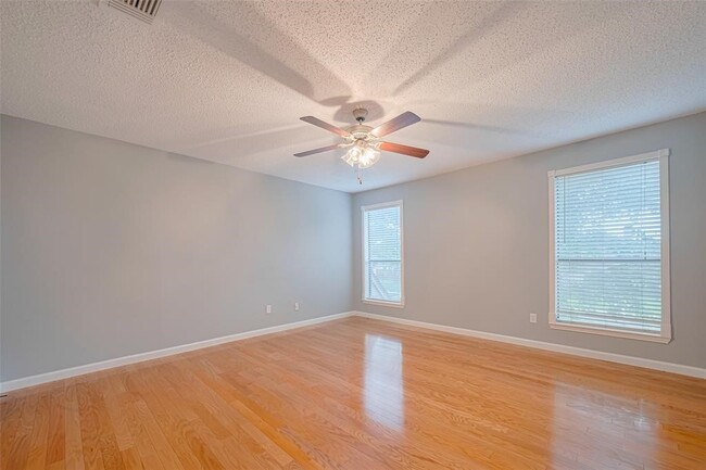 Building Photo - 6452 Kentwick Dr