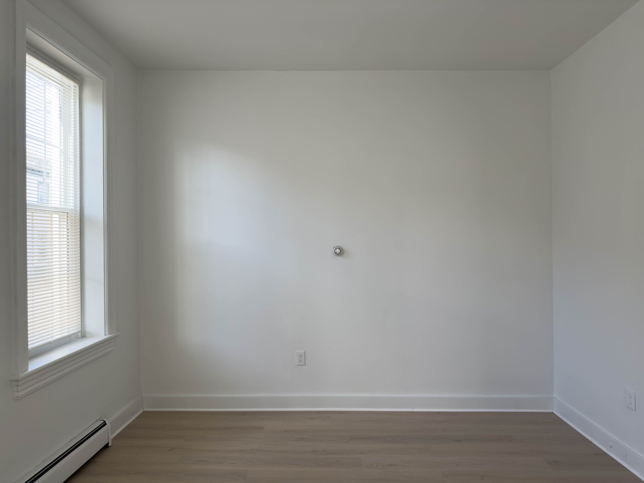 Building Photo - 133 S Main St