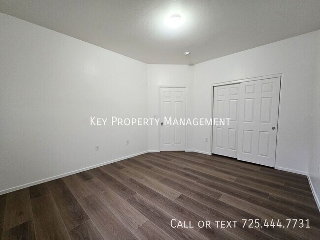 Building Photo - 5950 Barbosa Dr