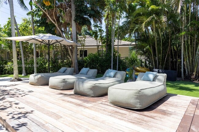 Building Photo - 2500 Bayview Dr