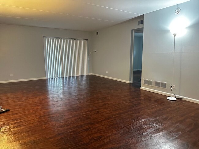 Building Photo - 6020 Lake Bluff Dr