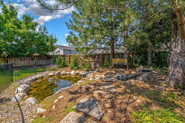 Building Photo - 5 bed 3 bath split level near State Line