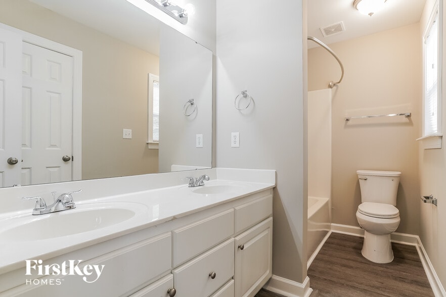 Building Photo - 1000 Caladium Dr