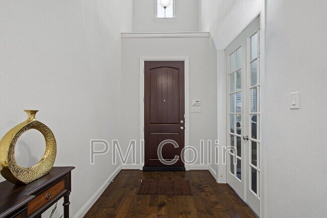 Building Photo - 8701 Fairway Ln