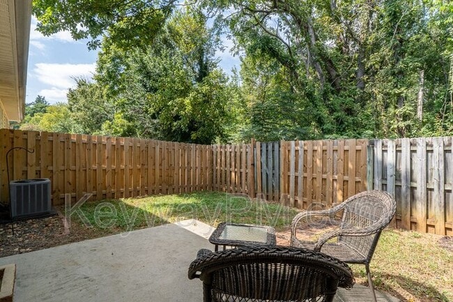 Building Photo - 2019 Emerald Bay Dr