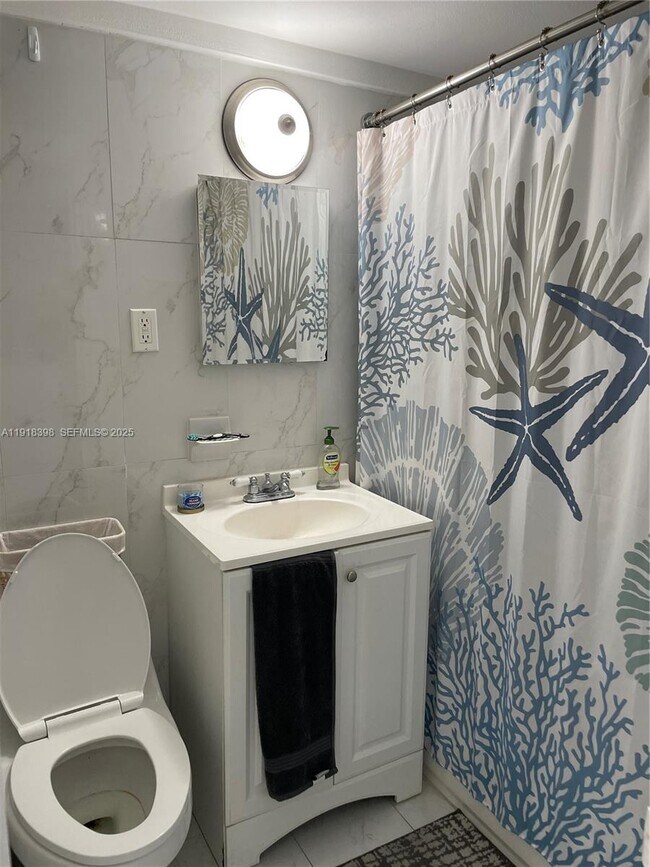 Building Photo - 6484 Indian Creek Dr