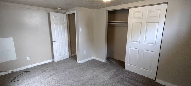 Building Photo - Quaint Provo Basement Unit w lots of parking