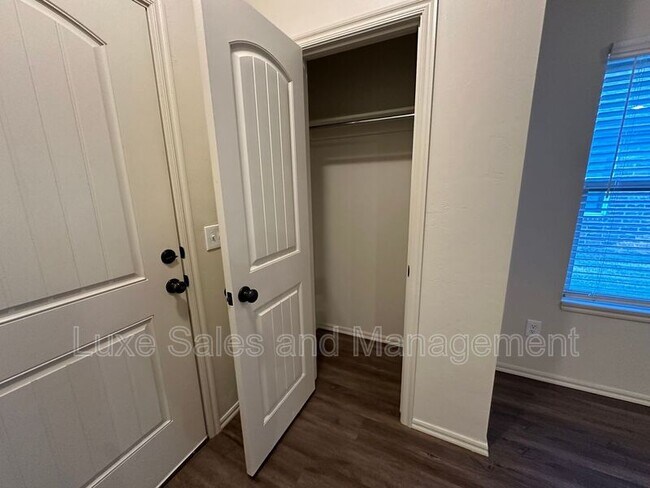 Building Photo - 412 Chalk Hill Ct