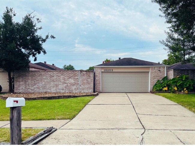 Building Photo - 16203 Ridgegreen Dr