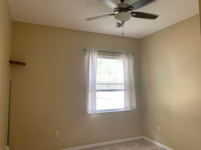 Building Photo - Quality Home in Great Neighborhood