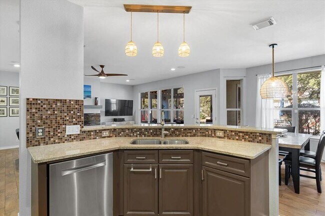 Building Photo - 4104 Sun Spirit Dr