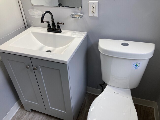 Building Photo - 2526 Derry St