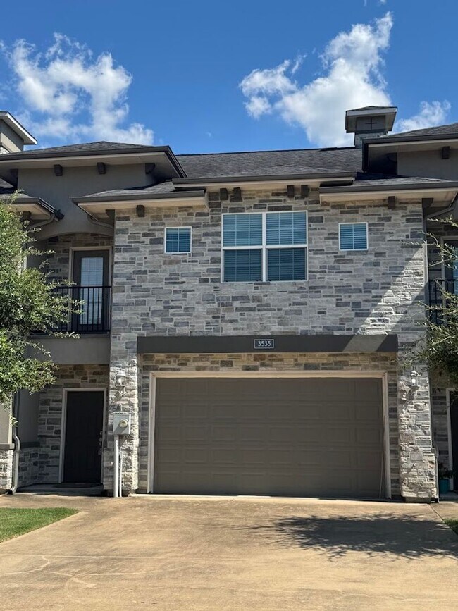 Building Photo - Welcome Home!