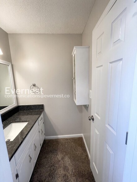 Building Photo - 1035 Summerhaven Rd