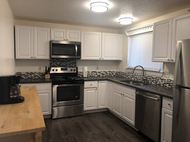 Building Photo - 4121 N Juneau St