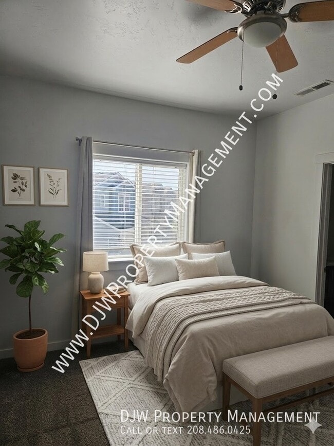 Building Photo - 1594 S Pilar Wy