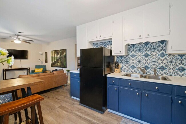 Building Photo - Fully Furnished Apartment in the Heart of Durham!