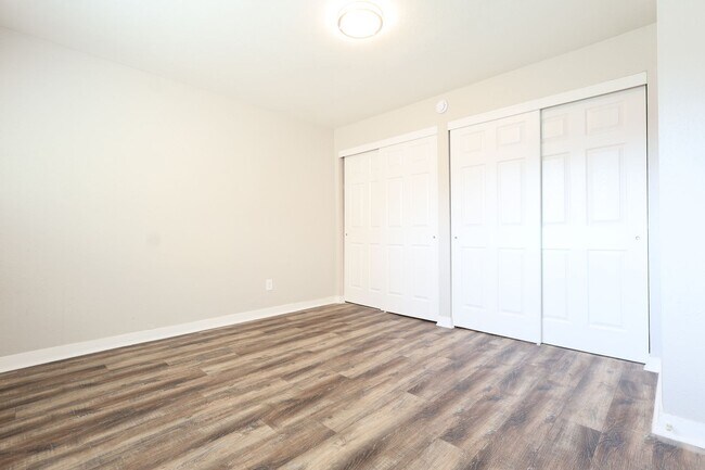 Building Photo - Beautiful 1 Bedroom w/ Off-Street Parking