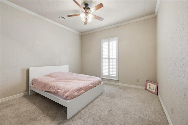 Building Photo - 6470 Claybourn Dr