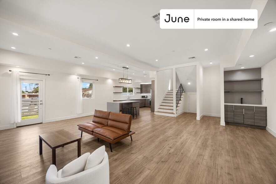 Building Photo - Room in Shared 4 bed/4 bath home