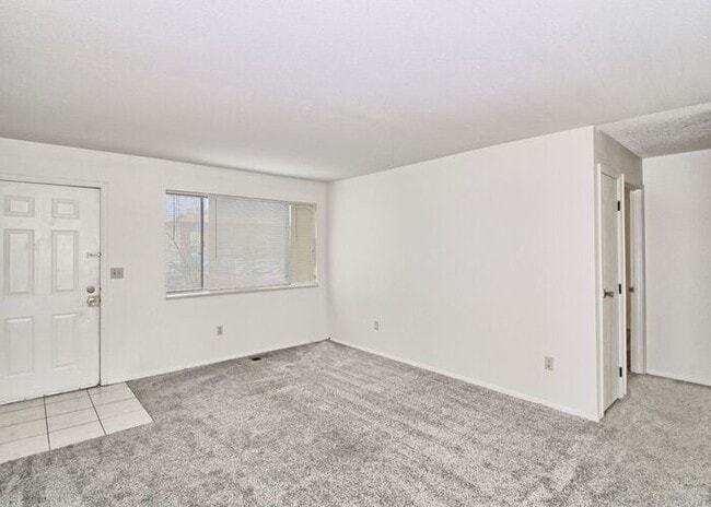 Building Photo - 2 Bedroom Apartment in Clifton - $1150