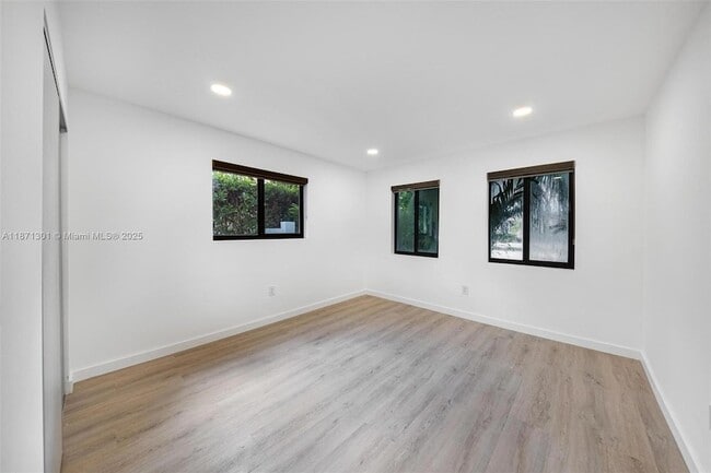 Building Photo - 7401 Miami View Dr