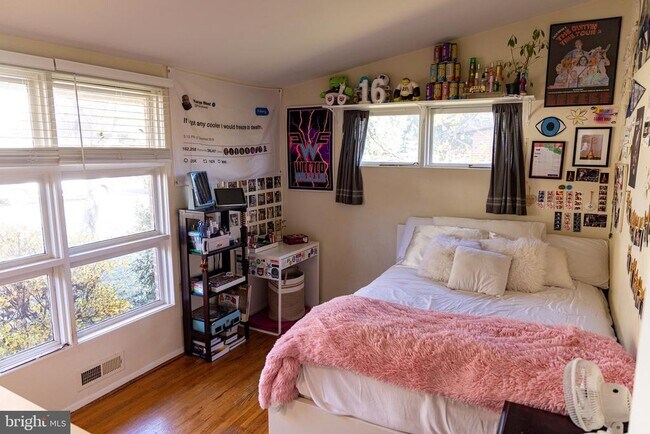 Building Photo - 6519 Byrnes Dr