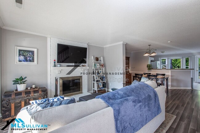 Building Photo - 208 Standish Dr