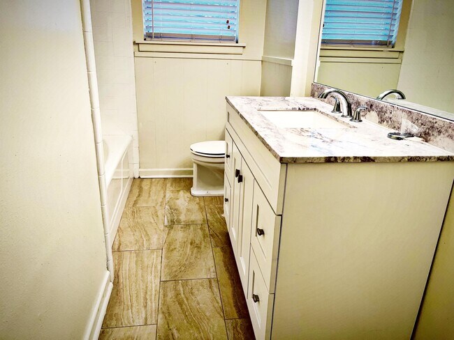 Building Photo - 2823 Amy Ln